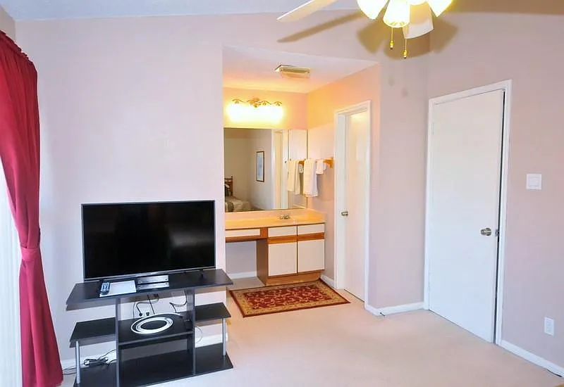 2 bed, 1066 sqft, $1,950 — Photo 3