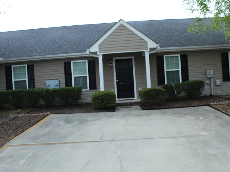 1802 Honeysuckle Way — Photo 12