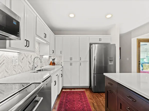 15527 Michele Ln, Eden Prairie, MN 55346