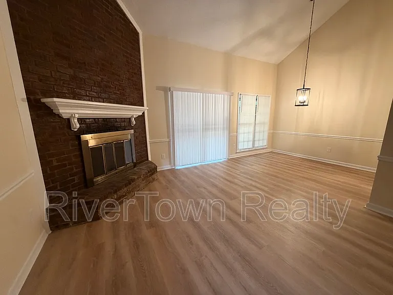 3693 Hyacinth Dr — Photo 3