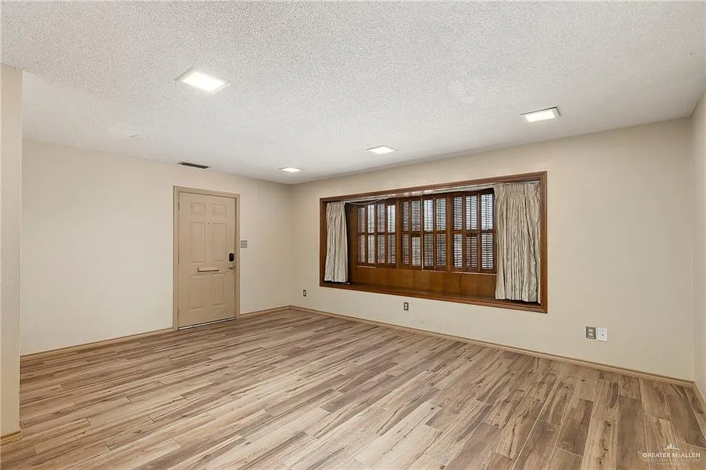 2 bed, 2.0 bath, 1300 sqft, $1,500 — Photo 2