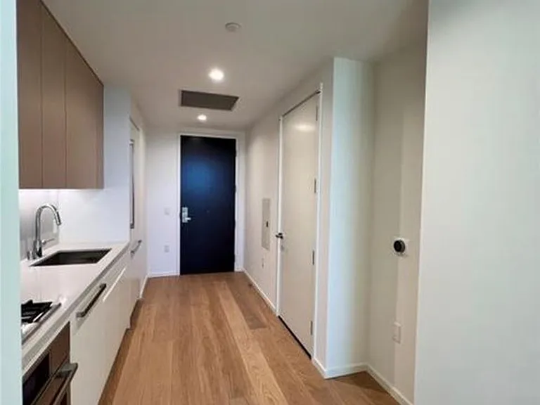 877 Francisco #1518 — Photo 3