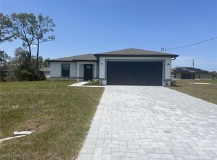 442 Burrstone Dr, Lehigh Acres, FL 33974