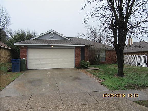 2nd image of 725 Thornhill Ln