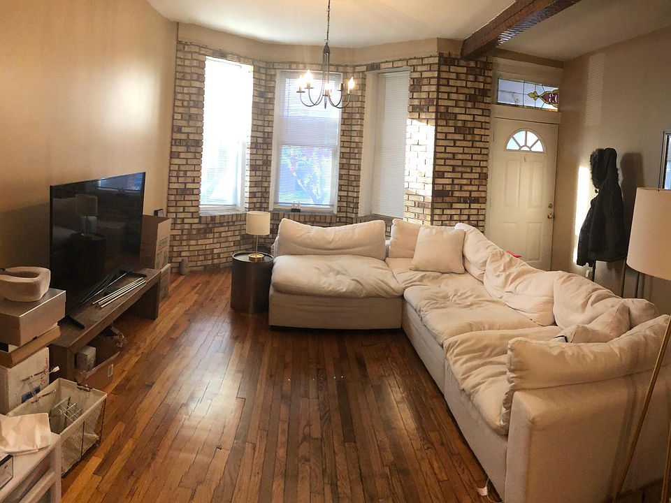 1st image of 2703 W Medill Ave