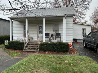 105 N Hickory St, Du Quoin, IL 62832