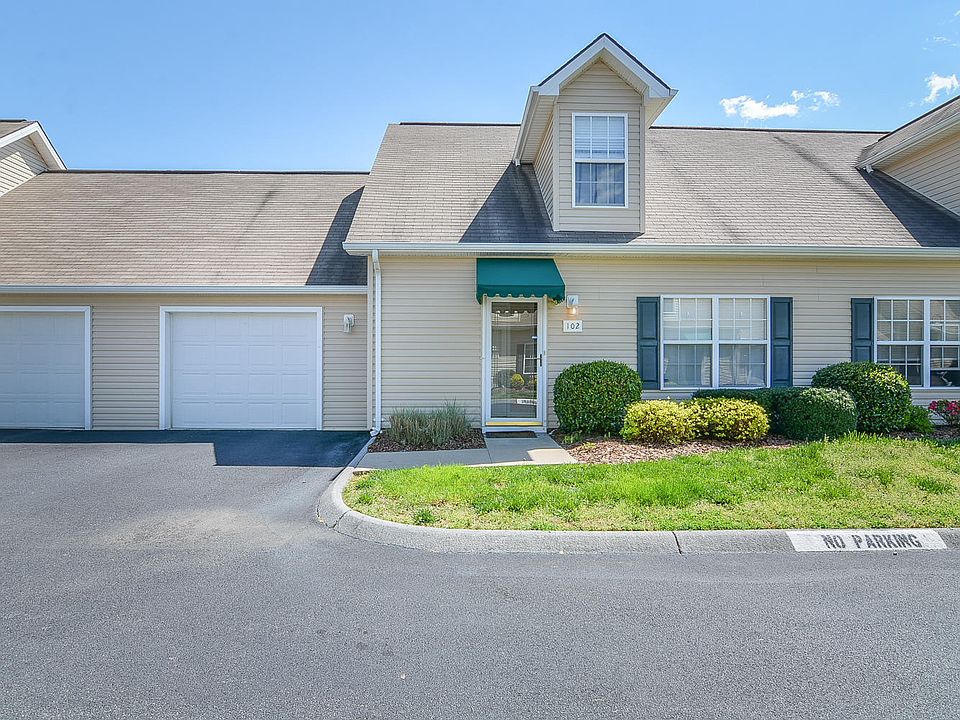 1st image of 102 Stratford Ct #102