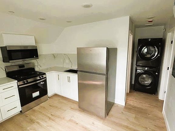 3rd image of 1122 W Palm Ave #3
