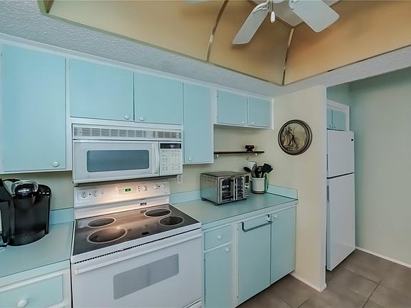 4th image of 22375 Edgewater Dr APT 238