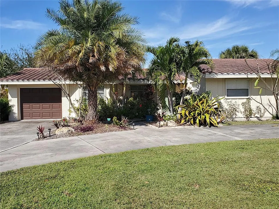 2745 Cardwell Way