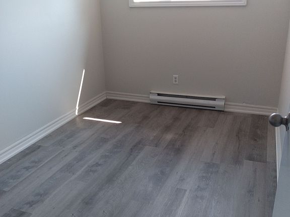 4th image of 560 Bloor St E #304