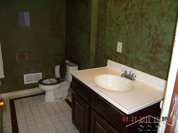 5th image of 122 W Stark Dr
