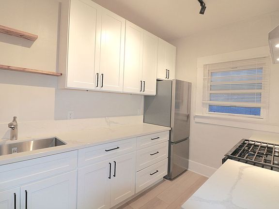 2nd image of 2142 5th Ave APT 17