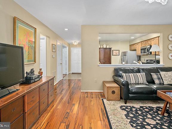 4th image of 5806 Linden Square Ct #38