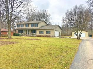 900 McArthur Dr, Girard, OH 44420