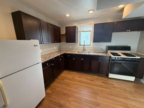 5th image of 629 Clinton St Unit 1