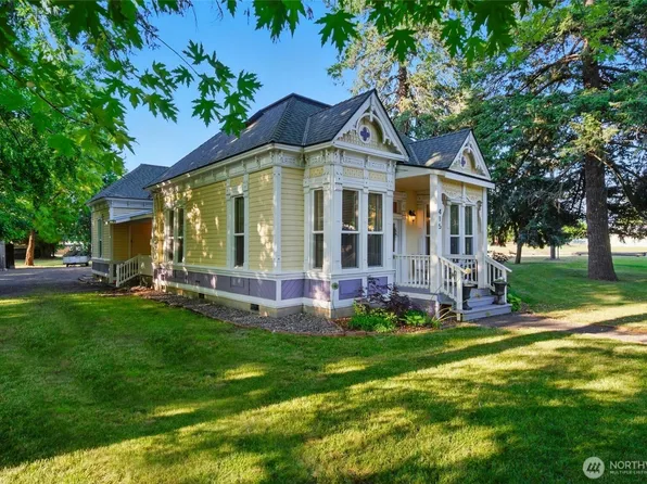 415 Preston Avenue, Waitsburg, WA 99361