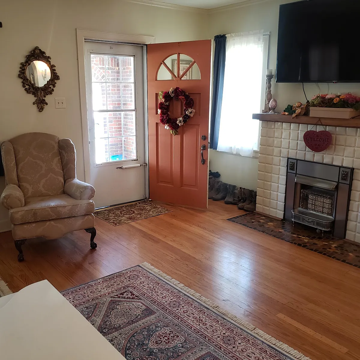 Living room with front door facing west - 429 S Hayes St