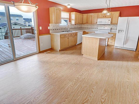 5th image of 994 Margate Cir