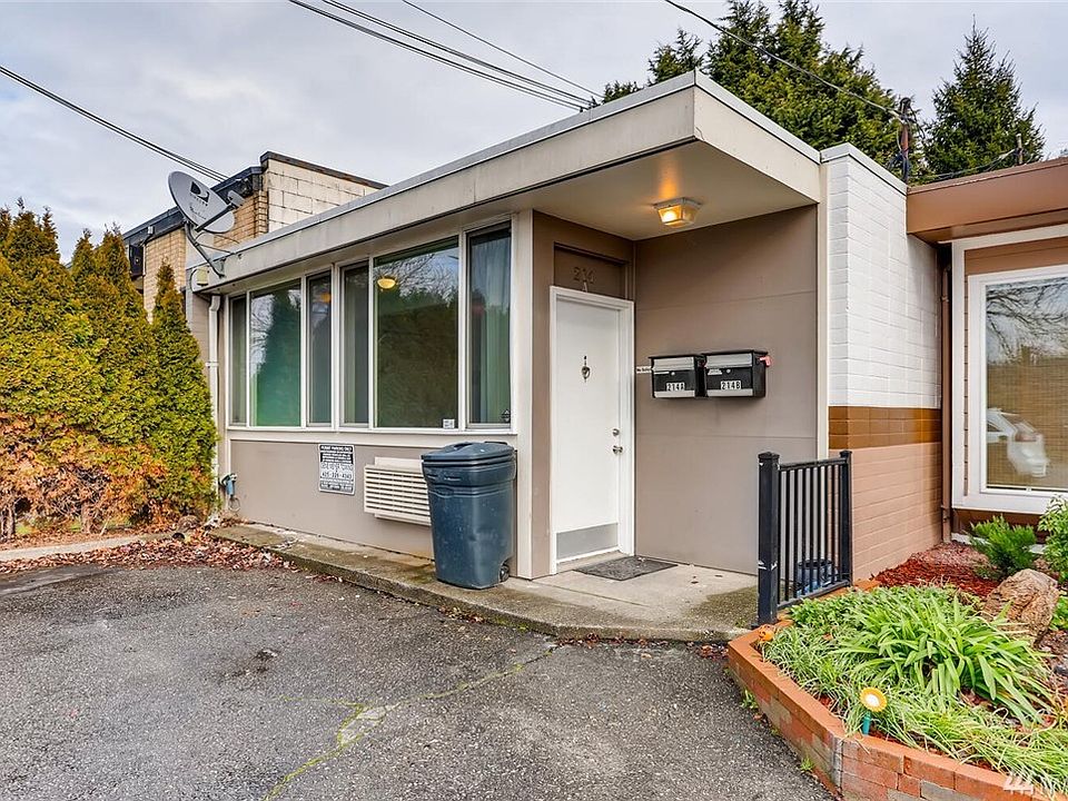 Unit A entry, access from Park Ave N