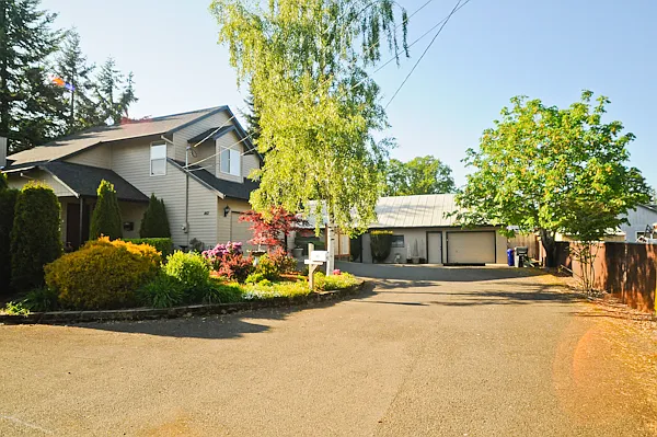 461 Holmes Ln photo 1