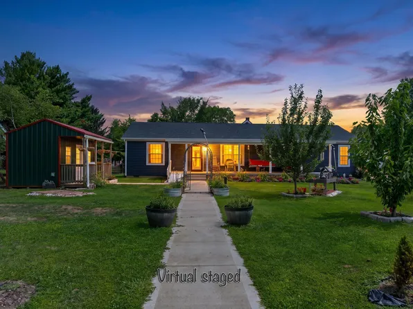 19 Main St, Bloomingburg, OH 43106
