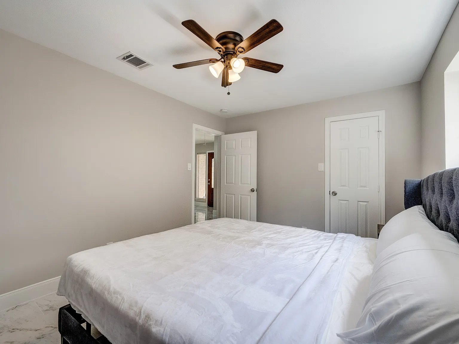 3 bed, 1903 sqft, $2,650 — Photo 4