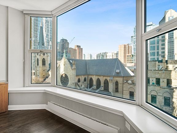 5th image of 25 E Superior St APT 804
