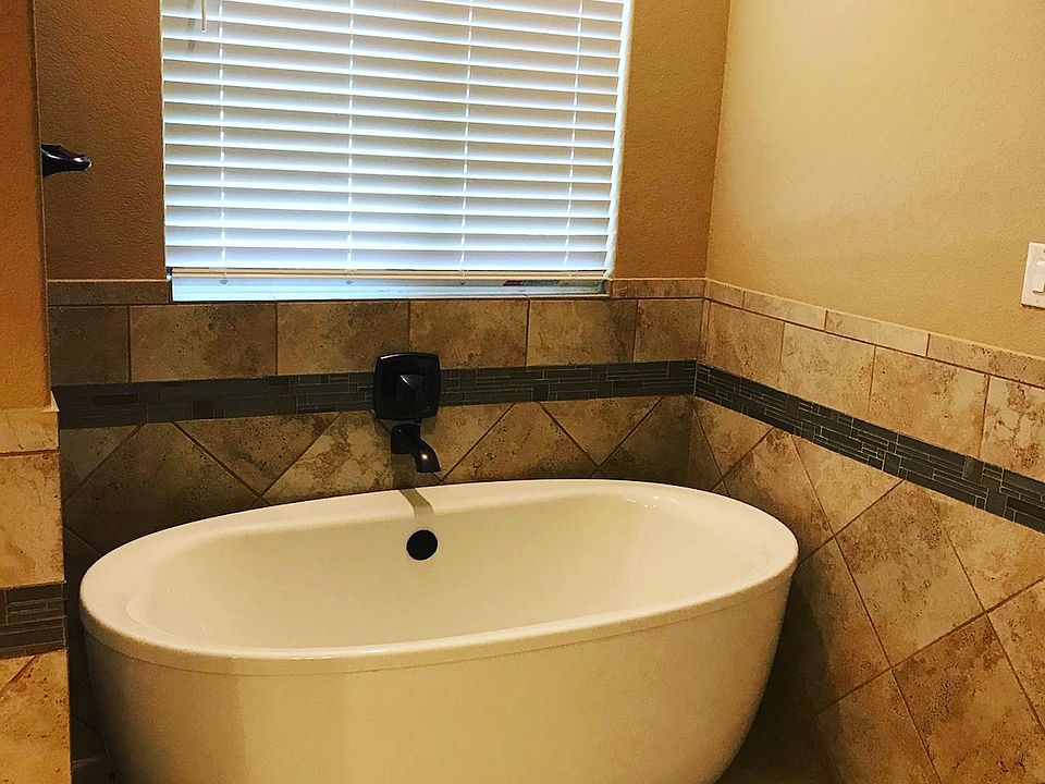 2nd image of 707 Abbott Rdg