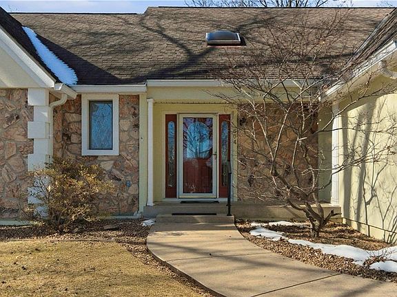 3rd image of 604 Darrow Ct
