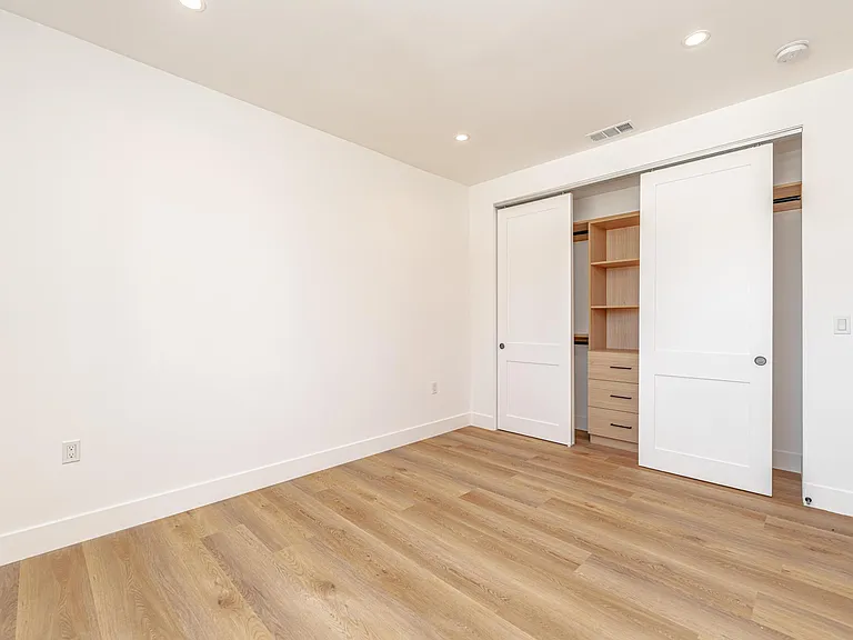 614 1/2 N Rampart Blvd — Photo 44