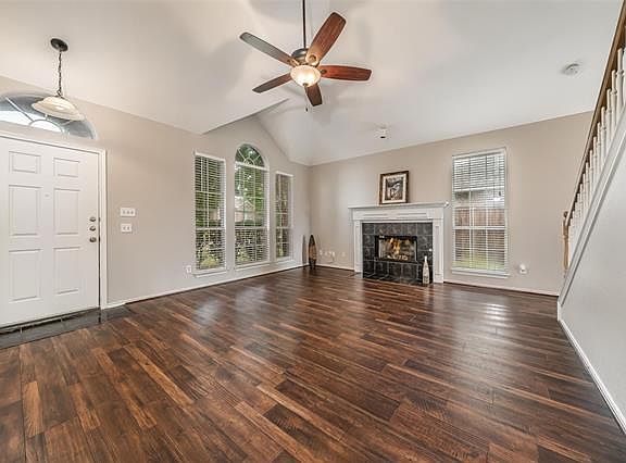 4th image of 2241 Bresee Dr