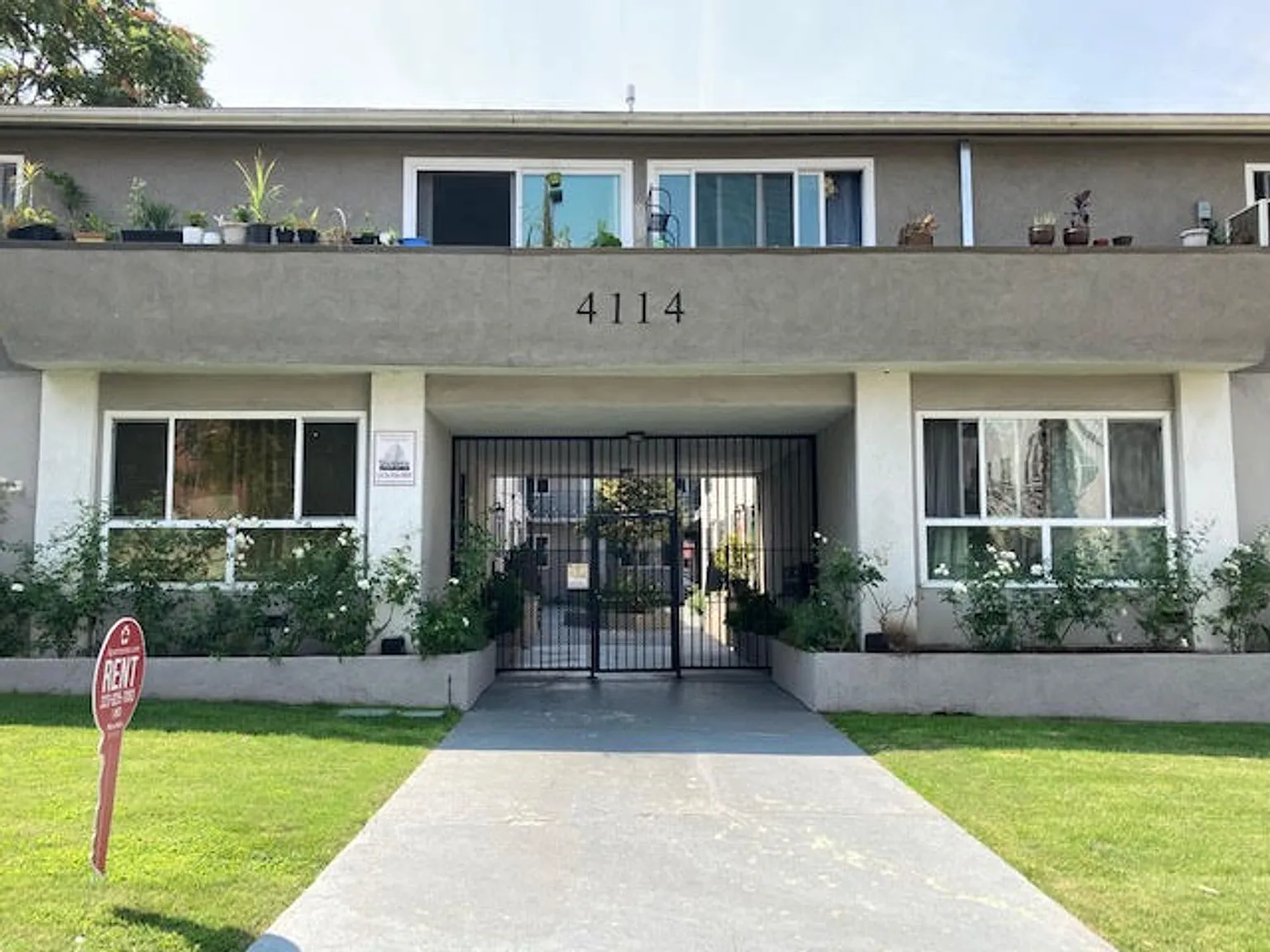 The Patio Apts...Newly Remodeled Gorgeous Apartments...CALL NOW! — Photo 2
