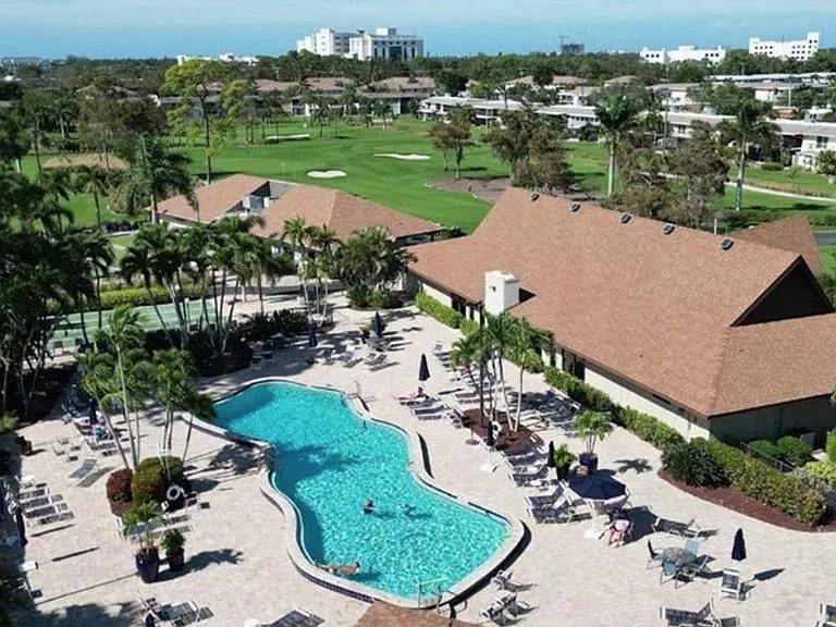 239 Palm Dr #2 — Photo 32
