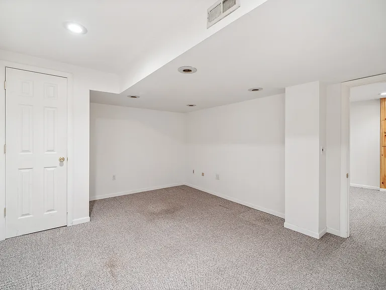 7489 Fitzroy Ct — Photo 38