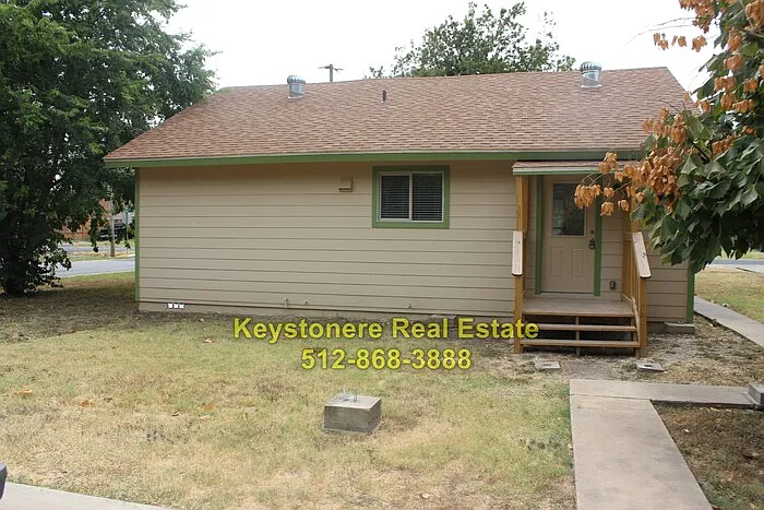 501 N Lampasas St — Photo 25