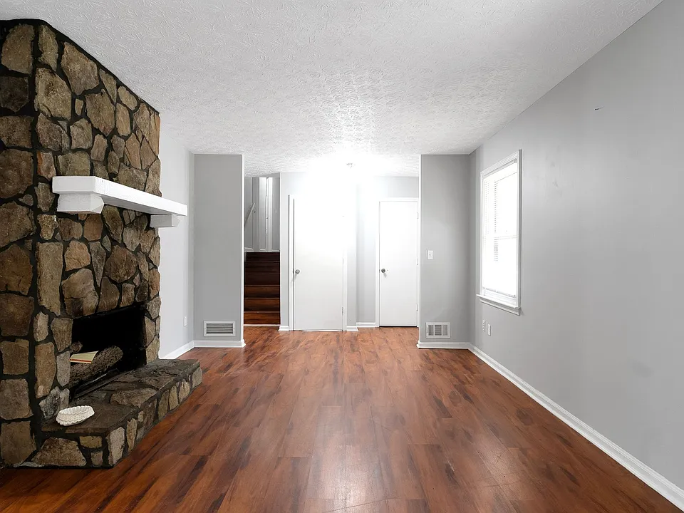 1675 Oak Ridge Way