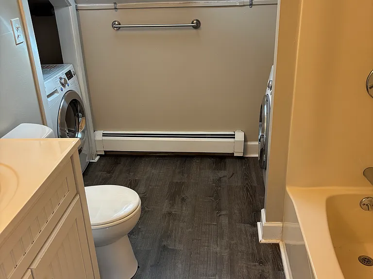 130 Pine St #4 — Photo 2