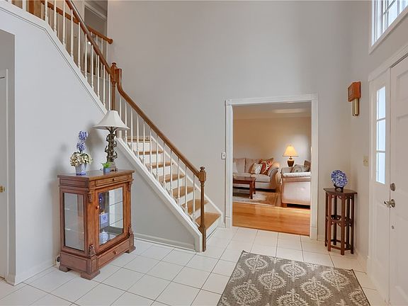 4th image of 802 Birch Field Ct