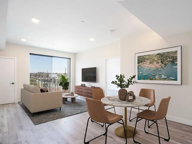 1111 N Kenmore Ave #202 — Photo 5