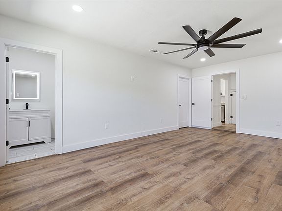 3rd image of 318 NE Michael Dr