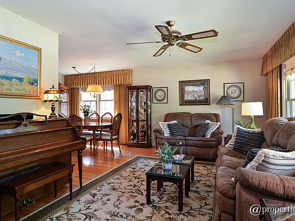 Living Room/Dining Room