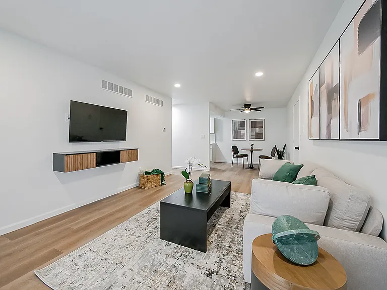 All New Luxury Living In Plymouth — Photo 16