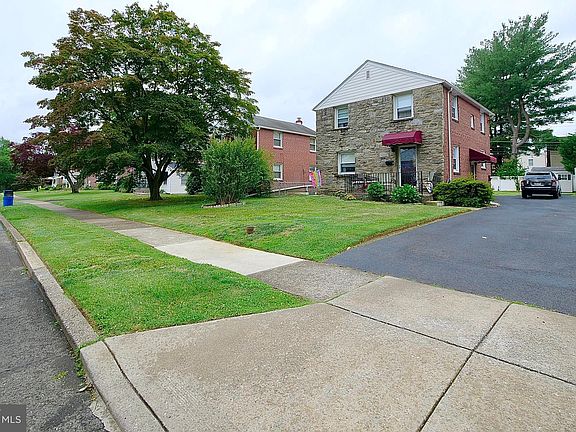3rd image of 524 Glenfield Ave