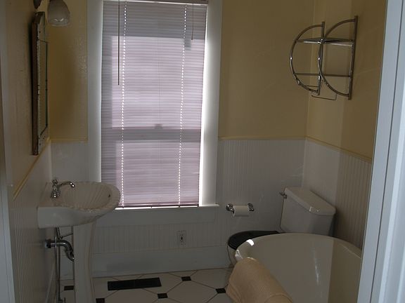 2nd bathroom