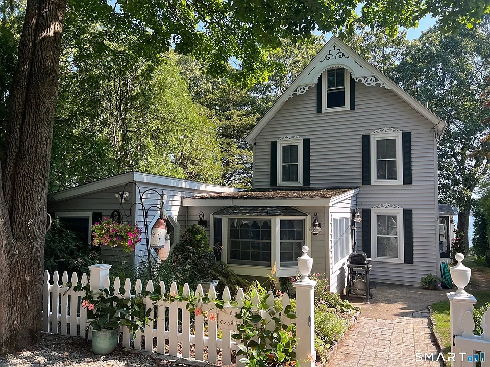 23 Saunders Dr