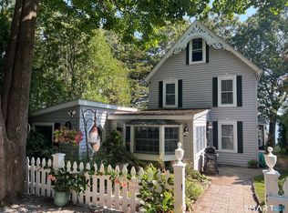 23 Saunders Dr, Niantic, CT 06357
