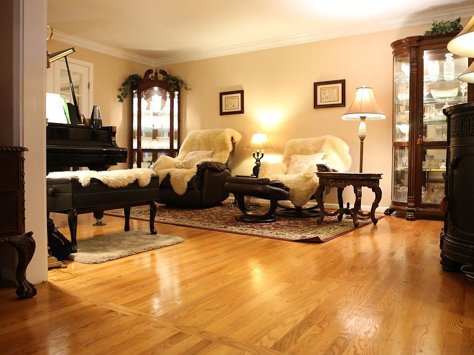 Living room, open entrance