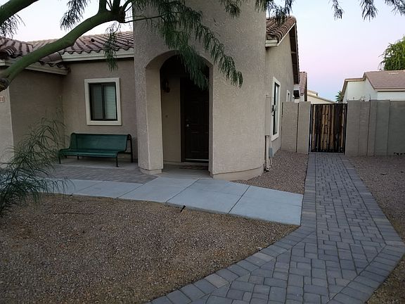Side entryway to backyard