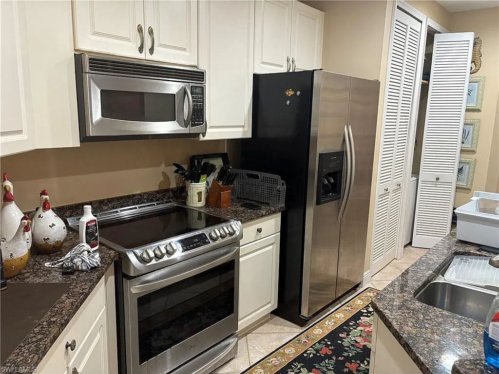 Building Photo - 1390 Sweetwater Cv #203